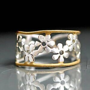 Irregular Hollow Daisy Ring